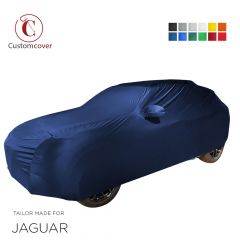 Op maat  gemaakte indoor Jaguar F-Pace met spiegelzakken