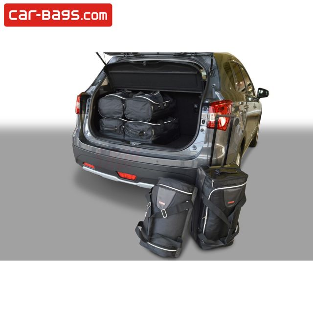 DryZone Vasca Baule Per Suzuki SX4 S-Cross Dal 2016 – Tappetino TPE Antiscivolo, Bordo Alto 3,5 Cm, Aroma Vaniglia, Incluso Giubbotto Emergenza